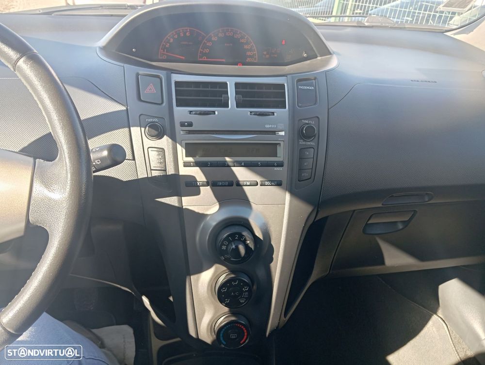 Toyota Yaris 1.0 VVT-i AC - 9