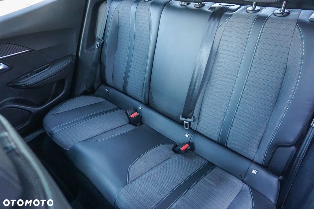 Peugeot 2008 1.2 PureTech Allure Pack S&S EAT8 - 29