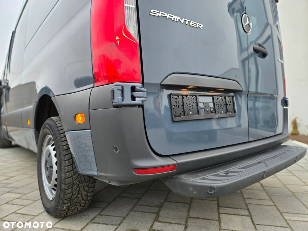 Mercedes-Benz Sprinter - 16