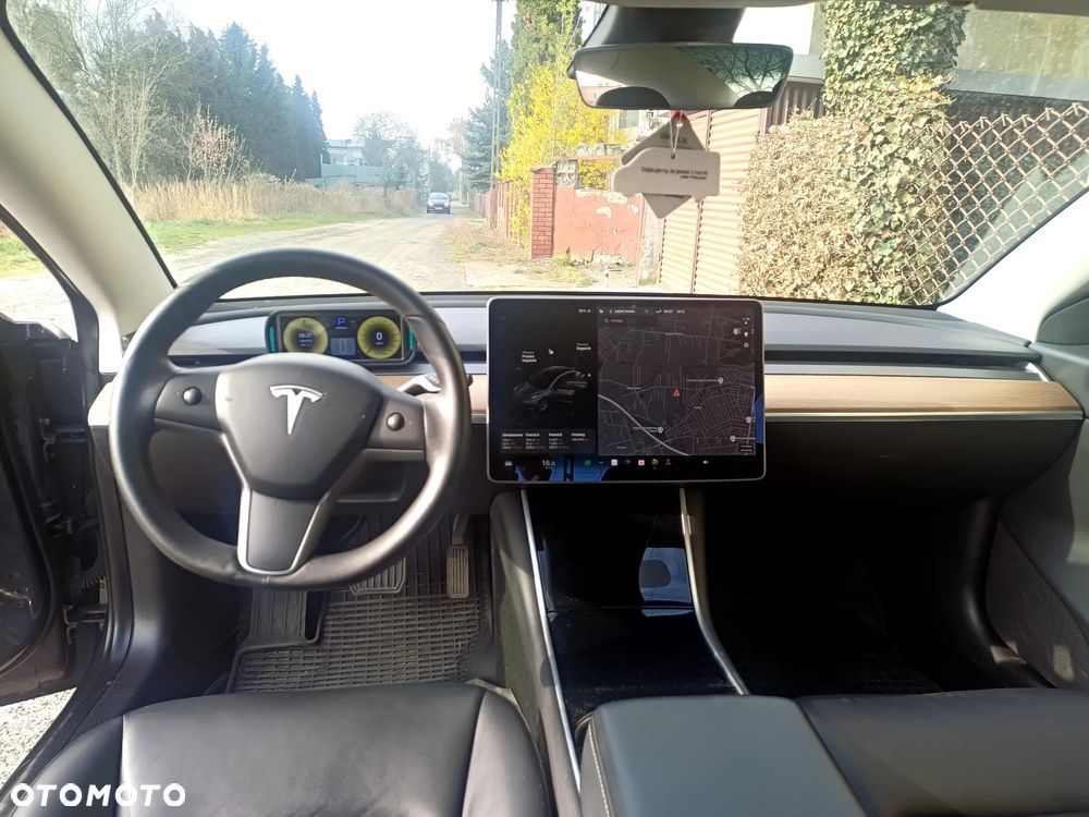 Tesla Model 3 - 8