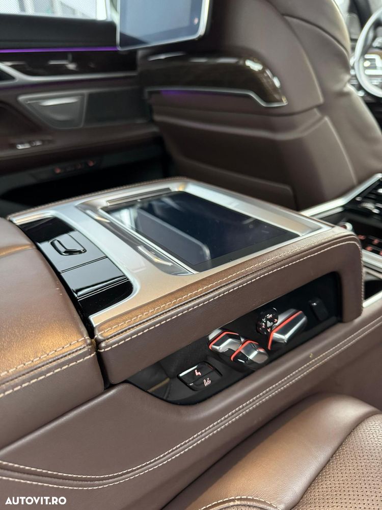 BMW Seria 7 740d xDrive - 29