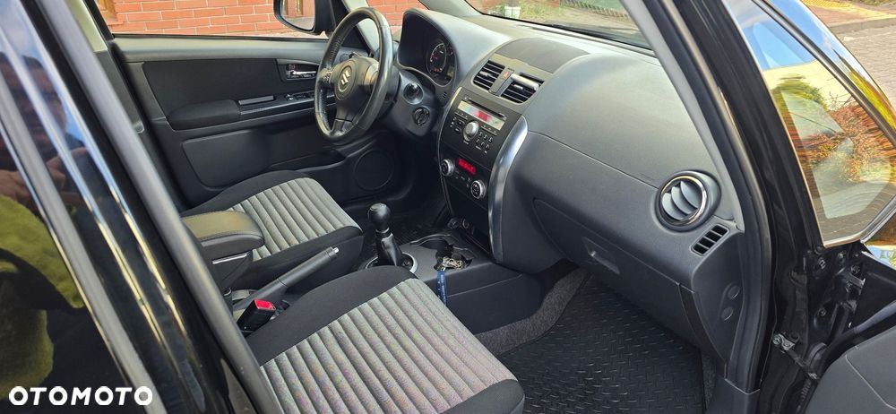 Suzuki SX4 1.6 Premium - 11