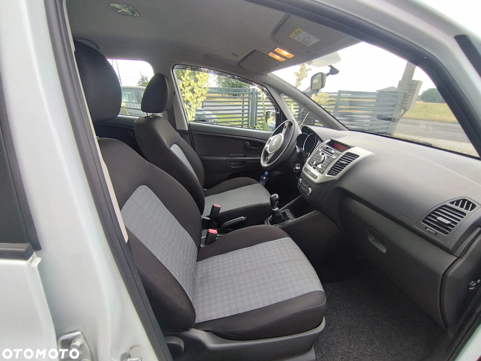 Kia Venga - 12