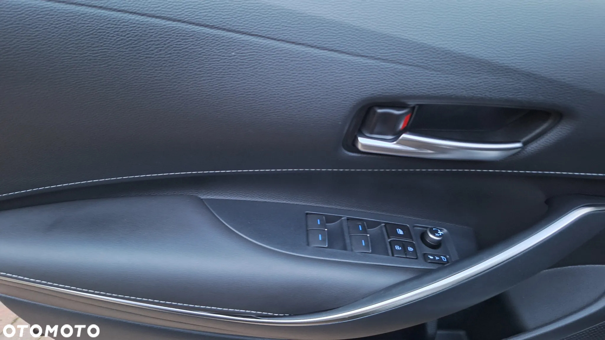 Toyota Corolla 2.0 Hybrid Style - 16