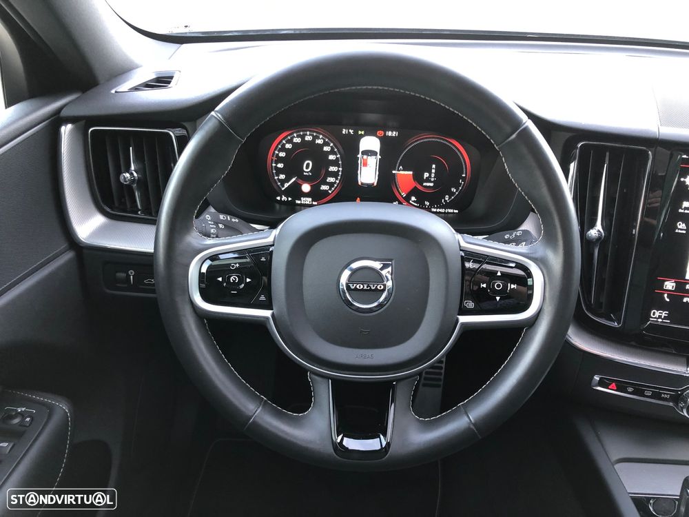 Volvo XC 60 2.0 T6 PHEV R-Design AWD - 35