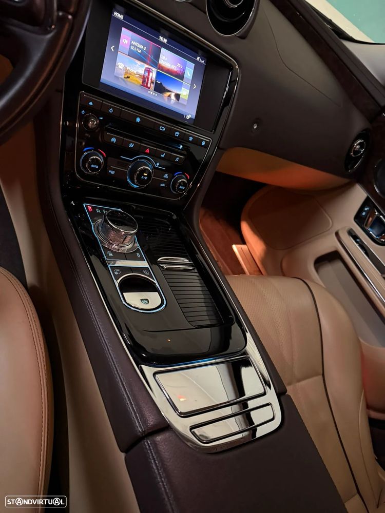Jaguar XJ 3.0 D V6 Premium Luxury - 17