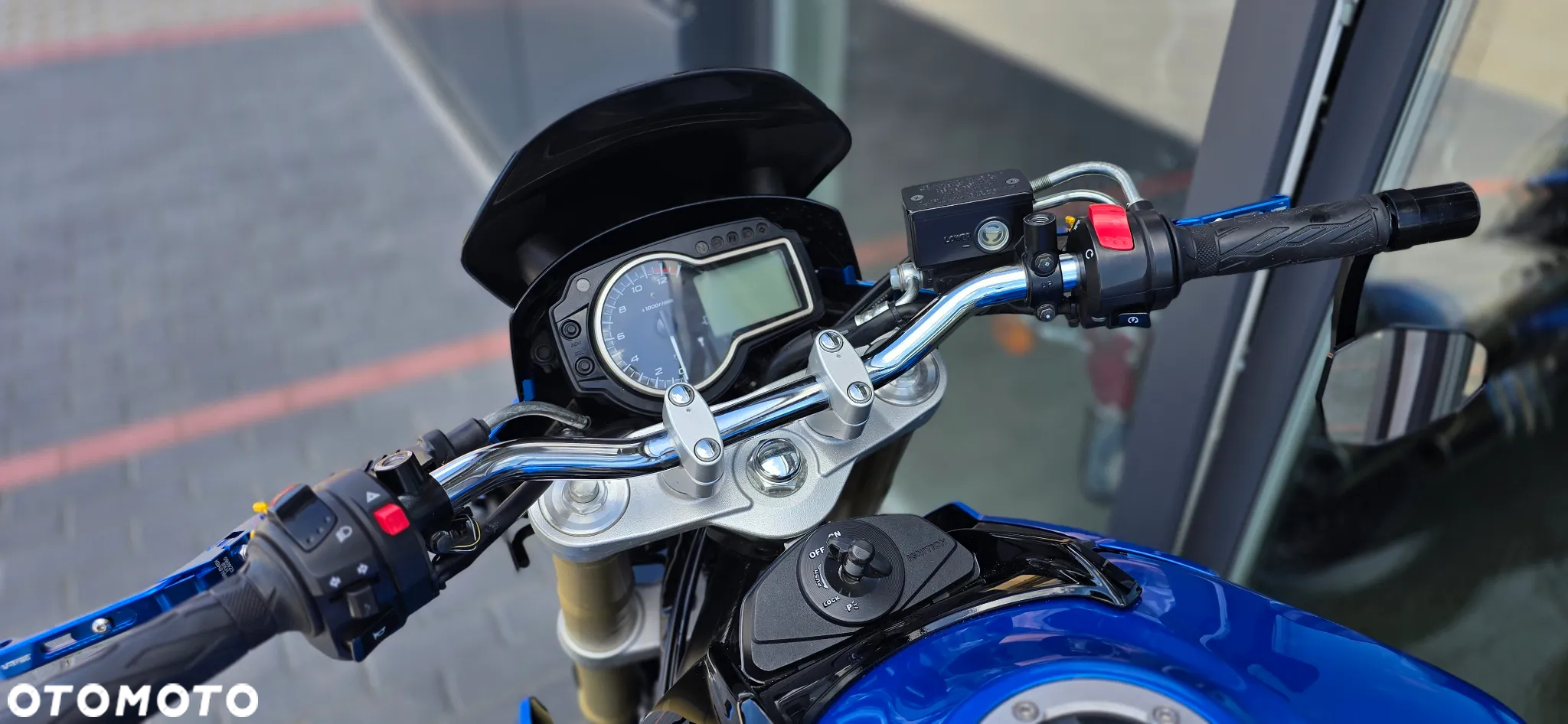 Suzuki GSR - 25