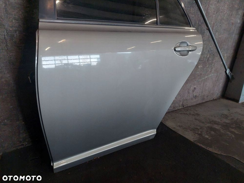 DRZWI KOMPLETNE LEWY TYŁ TOYOTA AVENSIS T25 KOMBI 4S0 - 2