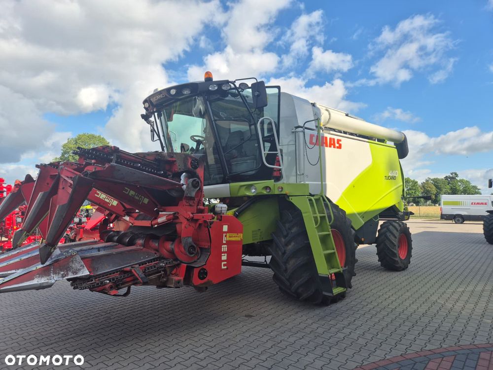 Claas Tucano 440 z hederem Vario 620 i przystawką do kukurydzy Olimac - 12