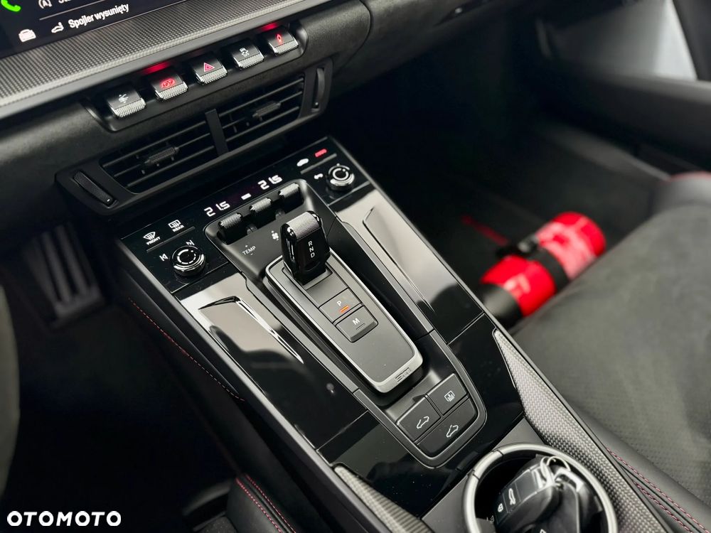 Porsche 911 Carrera 4 GTS PDK - 16