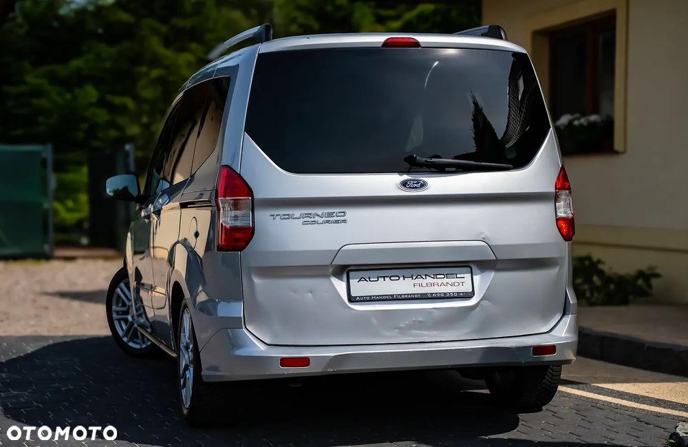 Ford Tourneo Courier 1.5 TDCi Titanium - 13
