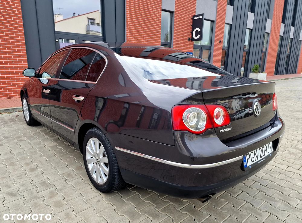 Volkswagen Passat 1.6 FSI Comfortline - 6