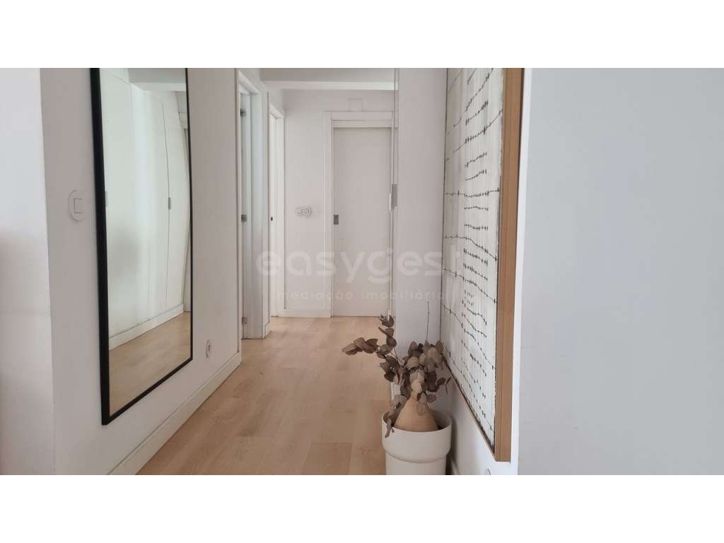 Apartamento T2 Totalmente Remodelado Junto a Benfica, 78m², Excelen... - Grande imagem: 2/15