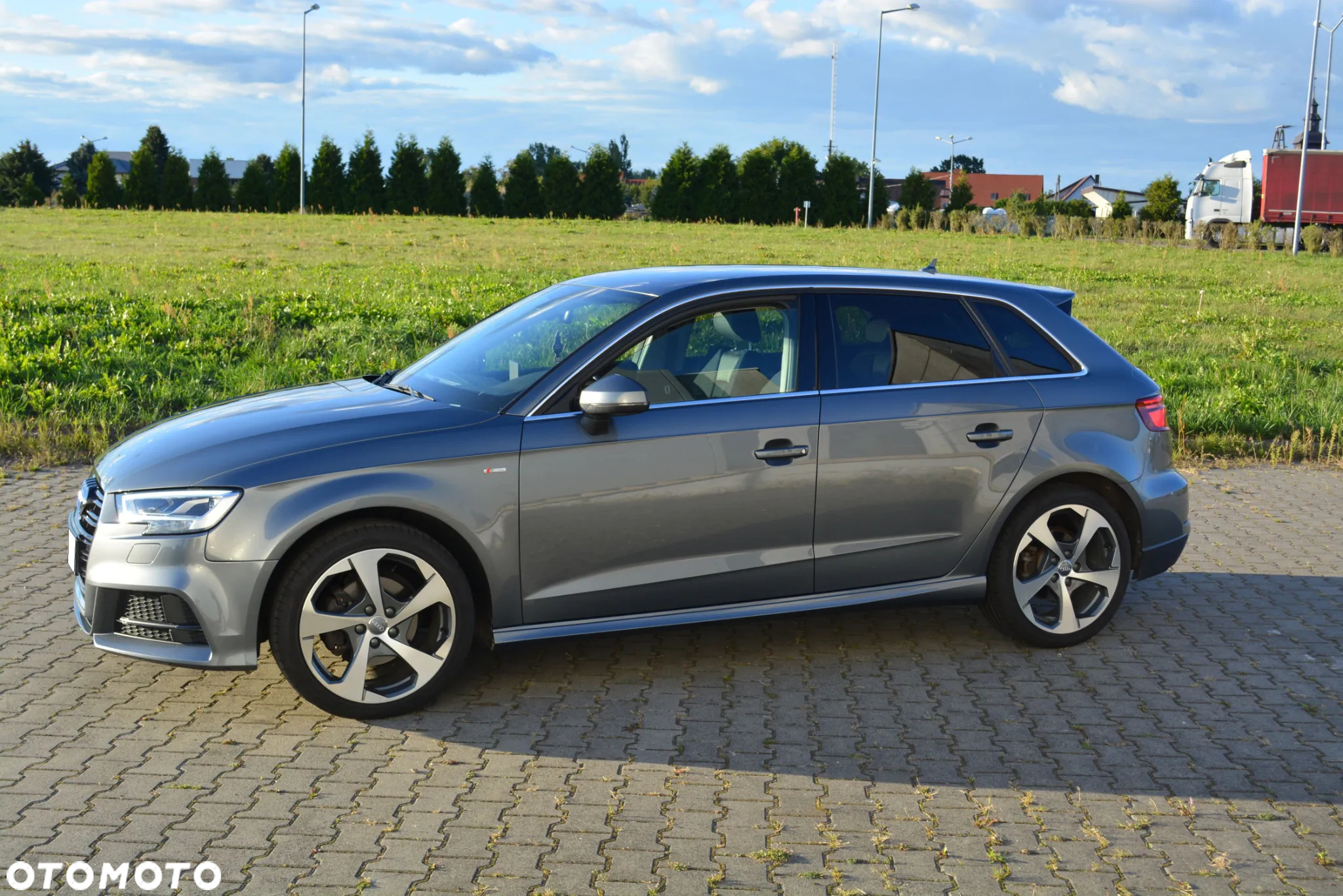 Audi A3 2.0 TDI Sportback S tronic S line Sportpaket - 4