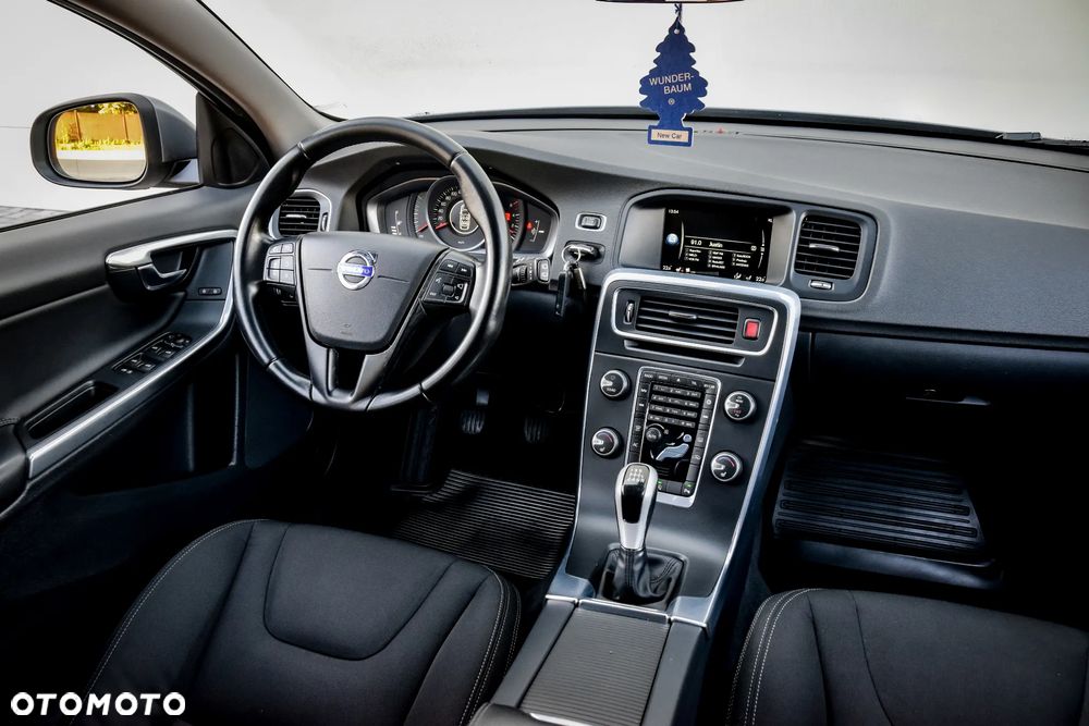 Volvo V60 D3 Drive-E Momentum - 29