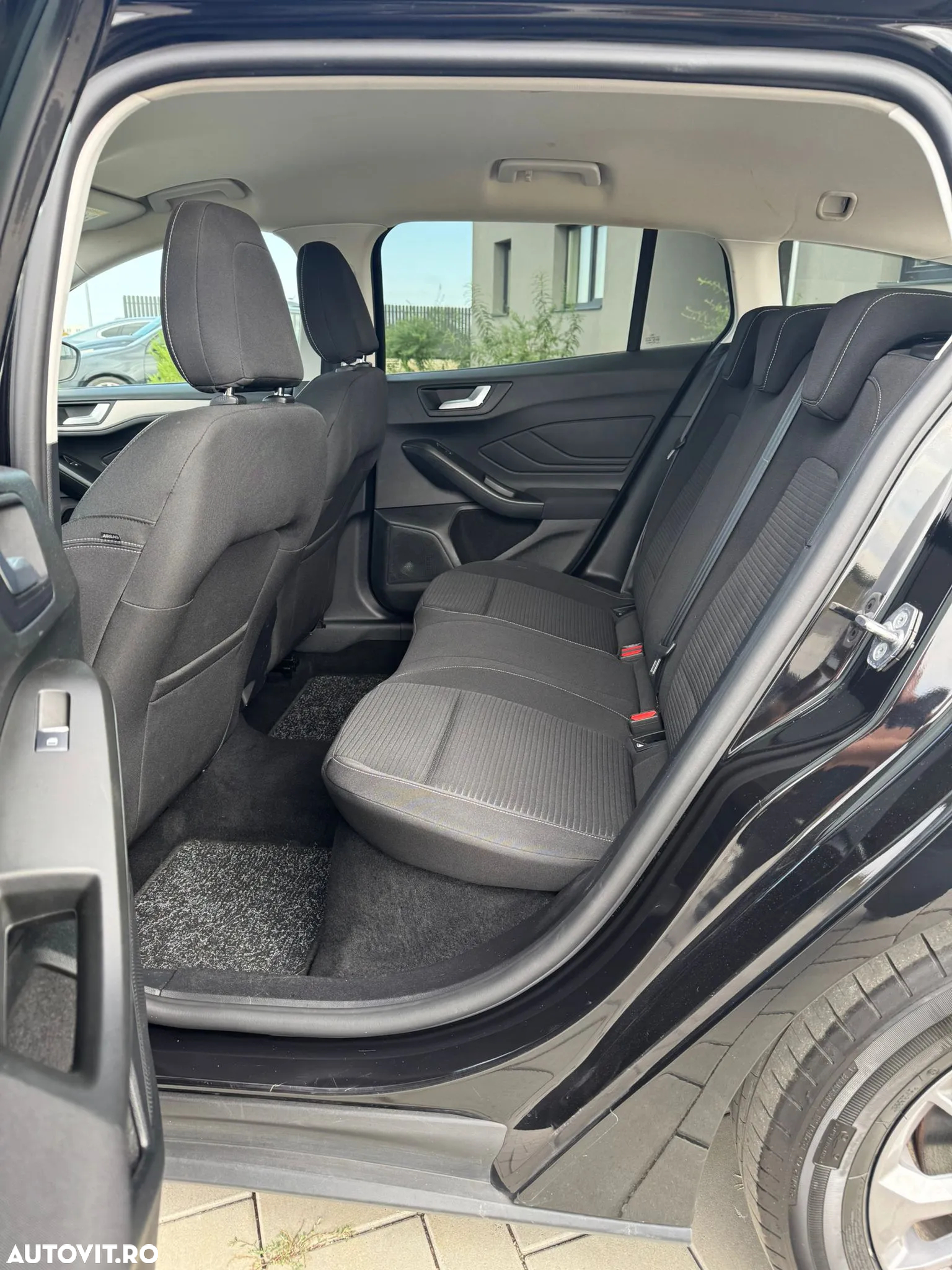 Ford Focus Turnier 1.5 EcoBlue Start-Stopp-System Aut. TITANIUM - 17