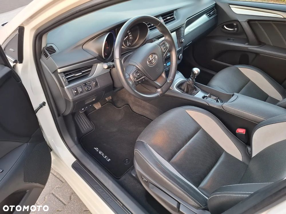 Toyota Avensis - 12