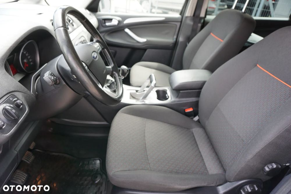 Ford Galaxy 2.0 TDCi Ambiente - 8