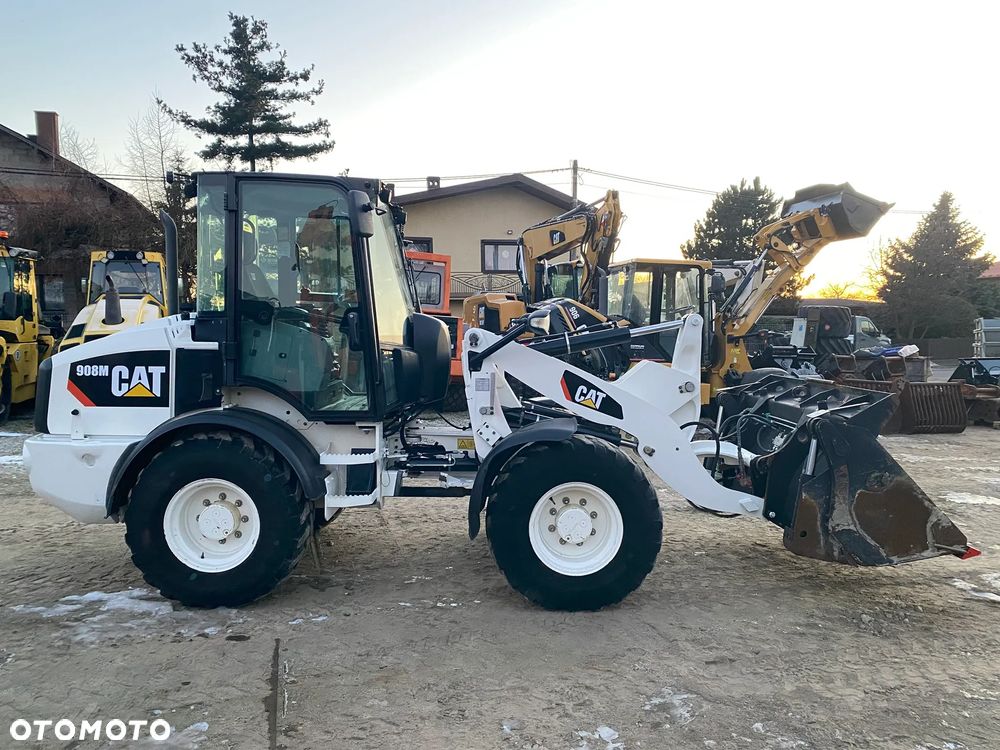 Caterpillar CAT 908M, 2020 ROK, 3400 MTH, ŁYŻKA OTWIERANA + WIDŁY, z NIEMIEC, - 8