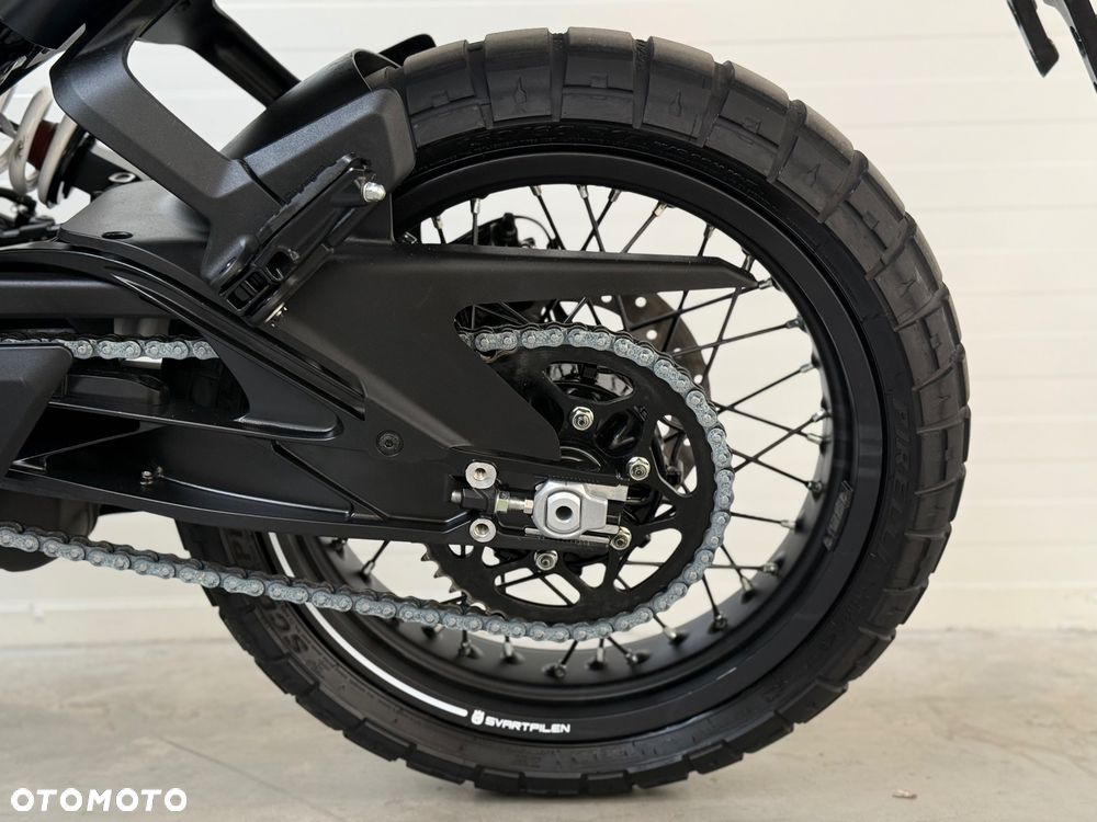 Husqvarna Svartpilen - 32
