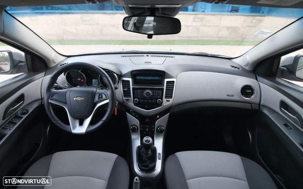 Chevrolet Cruze 1.6 LT - 11
