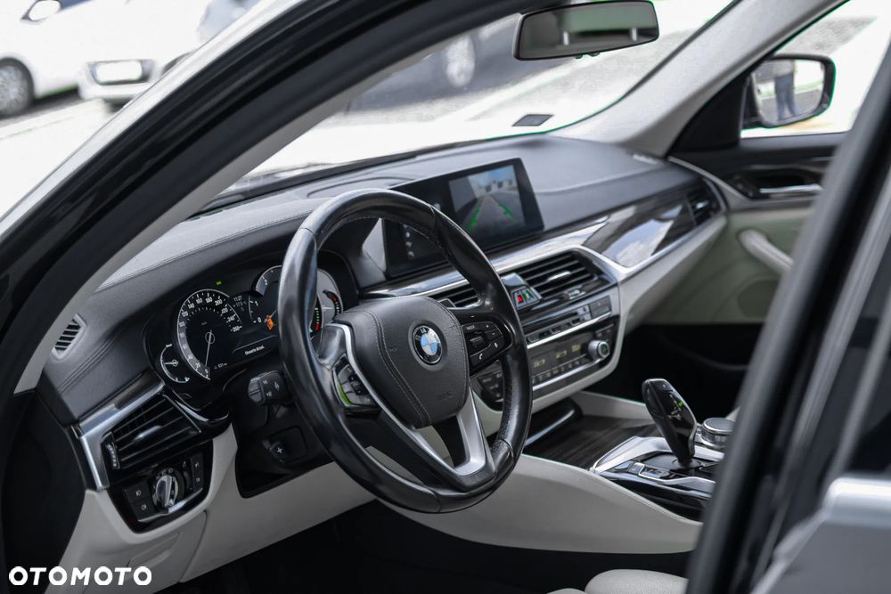 BMW Seria 5 520d xDrive Luxury Line - 9