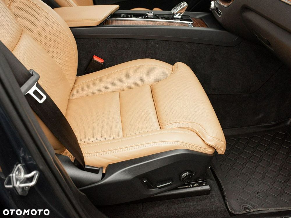 Volvo XC 60 B5 D AWD Inscription - 34