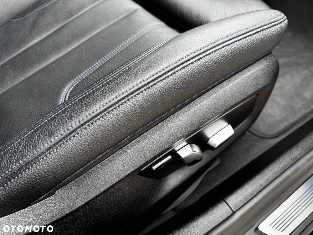 BMW Seria 5 M550i xDrive sport - 35