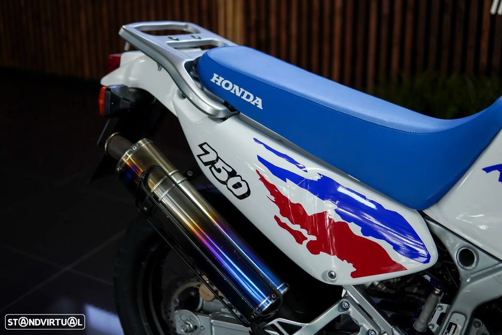 Honda Africa Twin 750 Adventure - 14