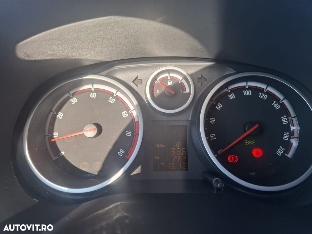 Opel Corsa 1.4 16V Innovation - 14