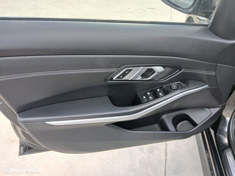 BMW 320 d Auto - 14