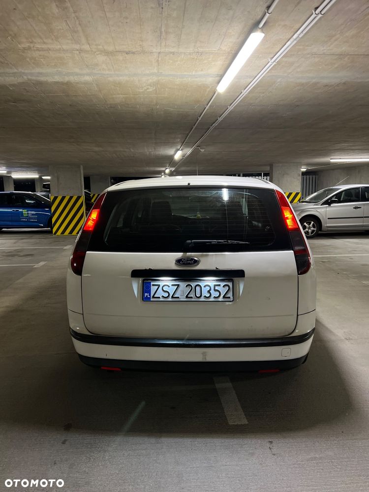 Ford Focus 1.6 Ghia - 13