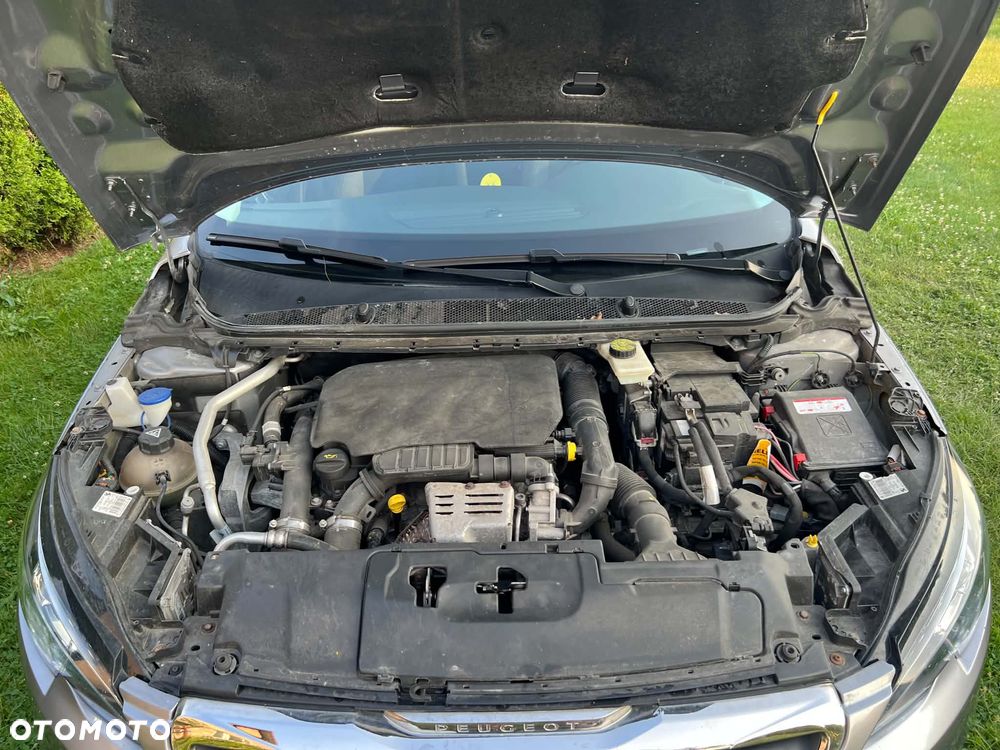 Peugeot 308 PureTech 130 GPF EAT8 Stop & Start Allure - 2
