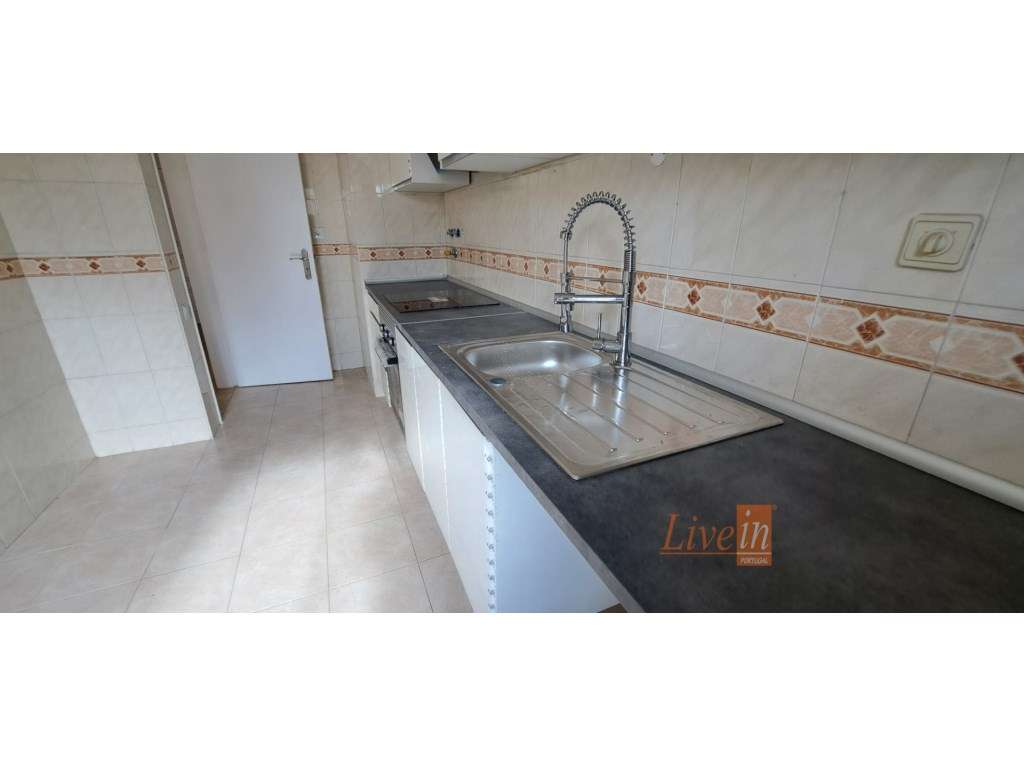 Apartamento T2 Totalmente Remodelado na Tapada das Mercês - Grande imagem: 5/26