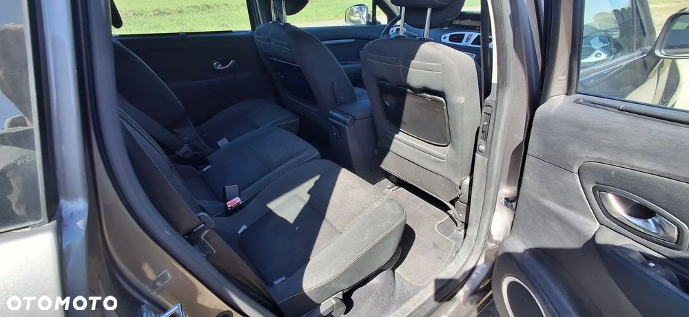 Renault Grand Scenic - 16