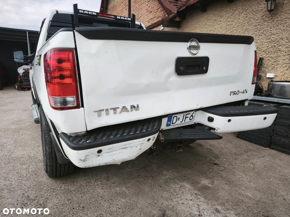 Nissan Titan 5.6 V8 SE Crew Cab - 8