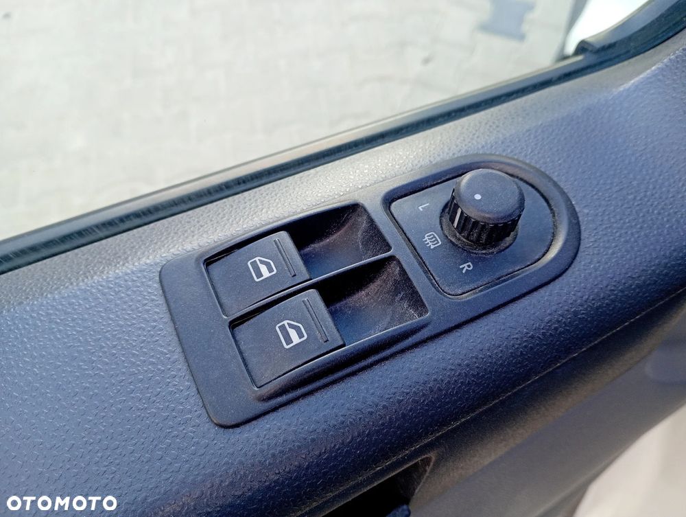 Volkswagen TRANSPORTER T5 XI.2009r. MAX WYSOKI 1,9 TDI 102KM KLIMATYZACJA NOWE SPRZĘGŁO I ROZRZĄD PRZEGLĄD NA ROK ZERO RDZY 3 OSOBOWY STAN TECHNICZNY WZOROWY ŁADOWNOŚĆ 1385 KG BEZWYPADKOWY VAT1 ELEKTR. SZYBY I LUSTERKA - 16