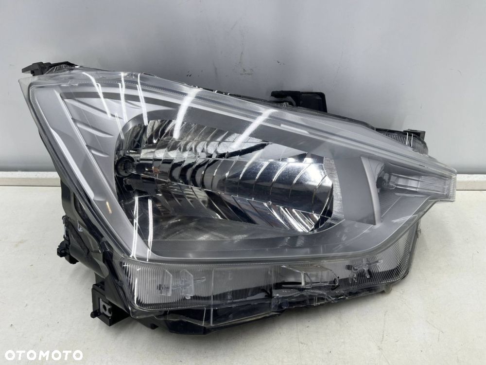 Lampa reflektor Isuzu D-Max Dmax 3 III 20r.- PRAWA przednia zwykła H4 ORYGINALNA 898328-7875 - 2
