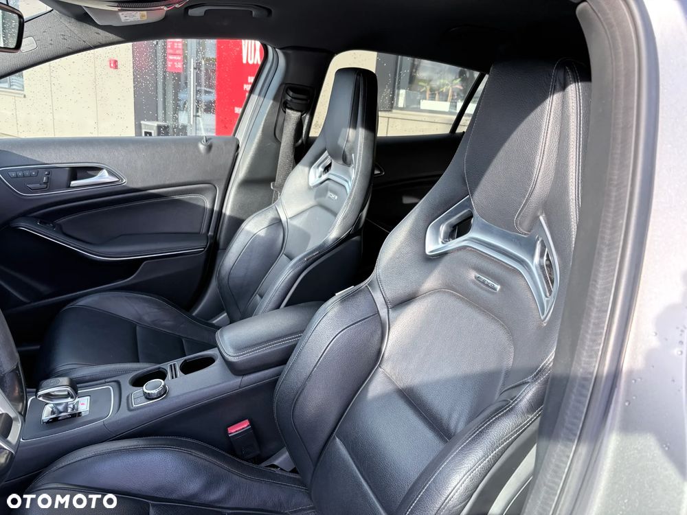 Mercedes-Benz GLA 45 AMG 4-Matic - 11