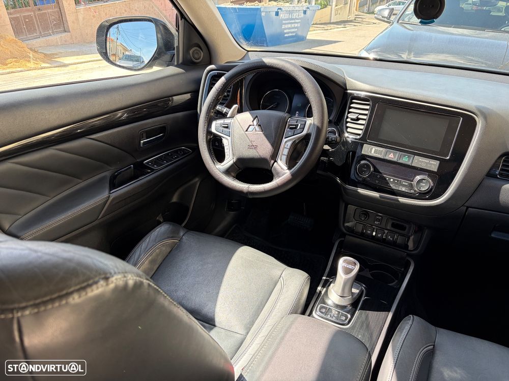 Mitsubishi Outlander - 11