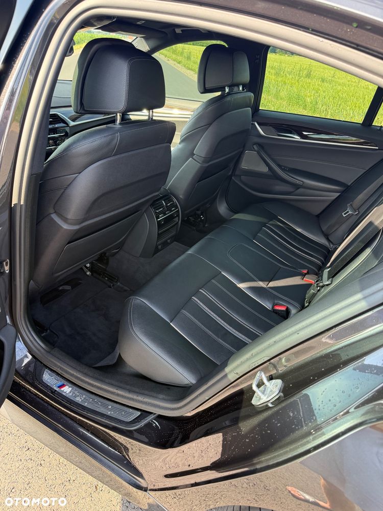BMW Seria 5 M550i xDrive - 21