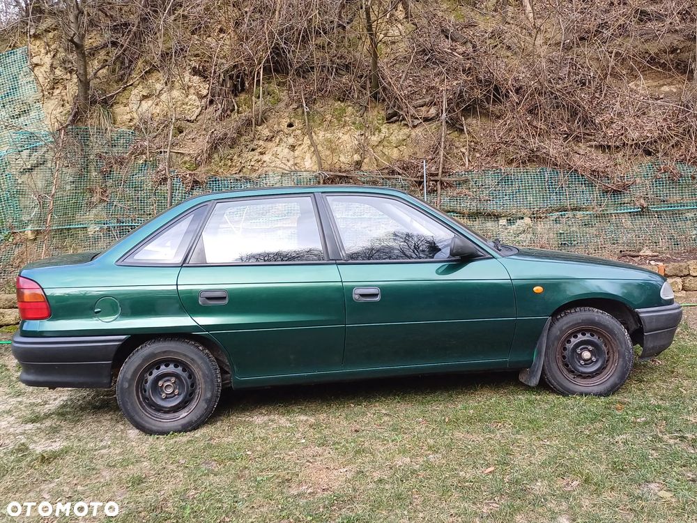 Opel Astra 1.4 GL - 3