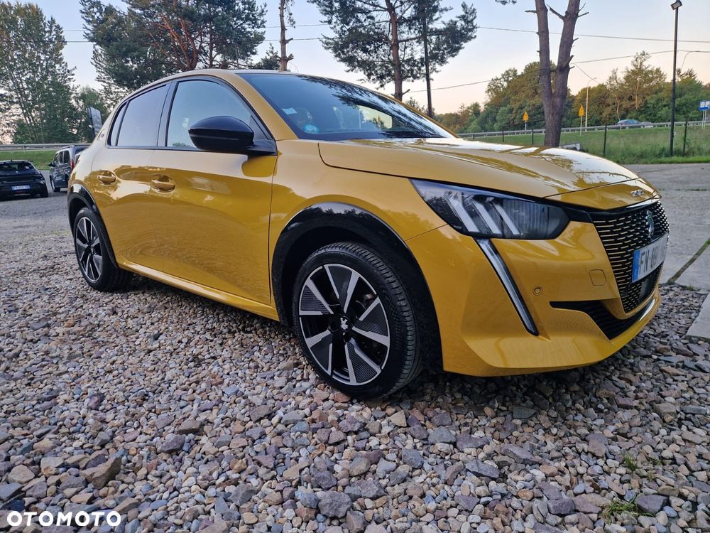 Peugeot 208 - 1