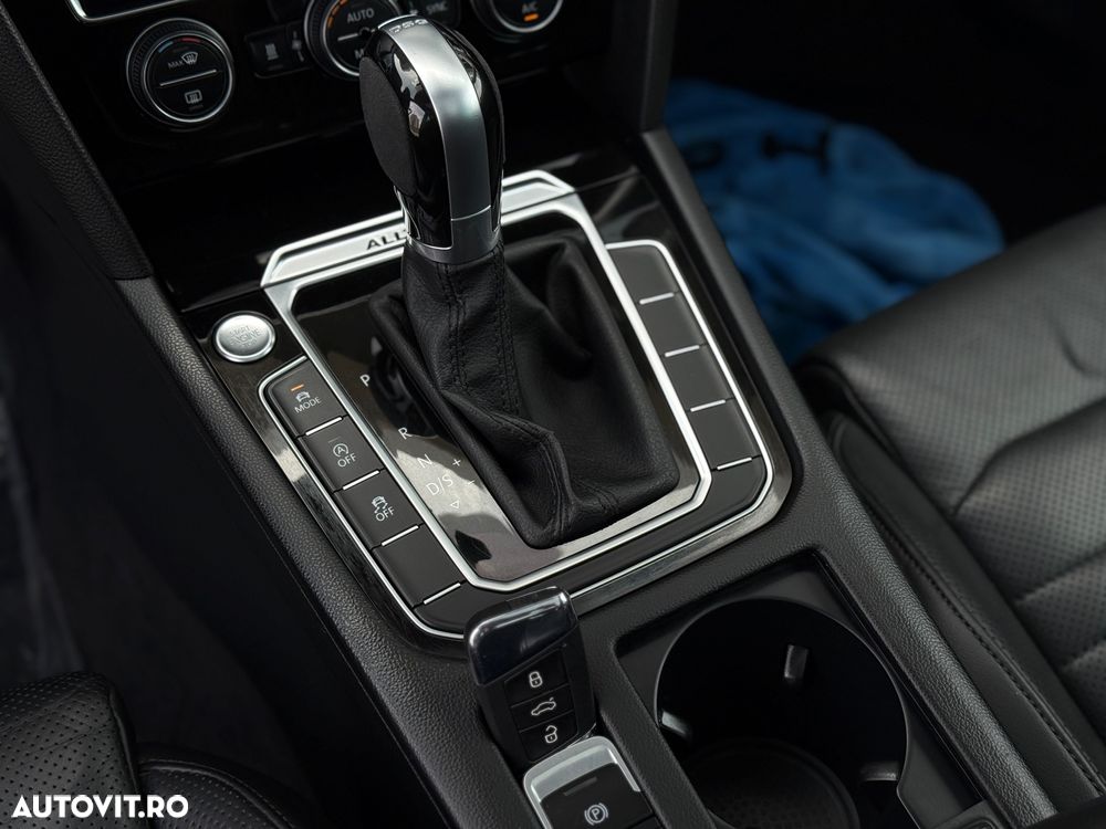 Volkswagen Passat - 11
