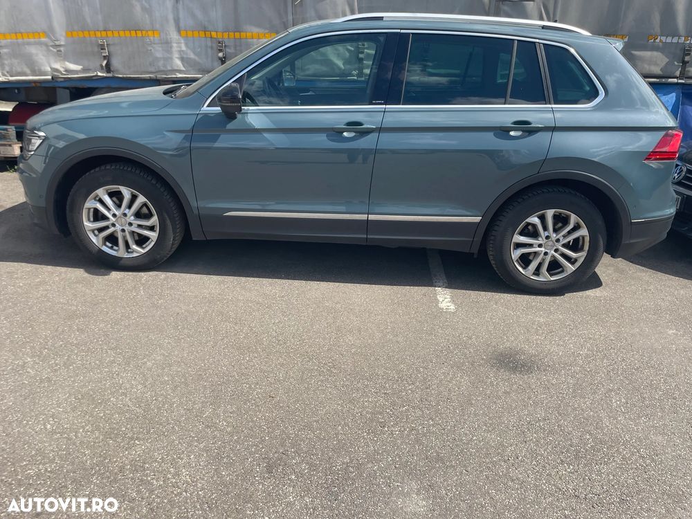 Volkswagen Tiguan - 1