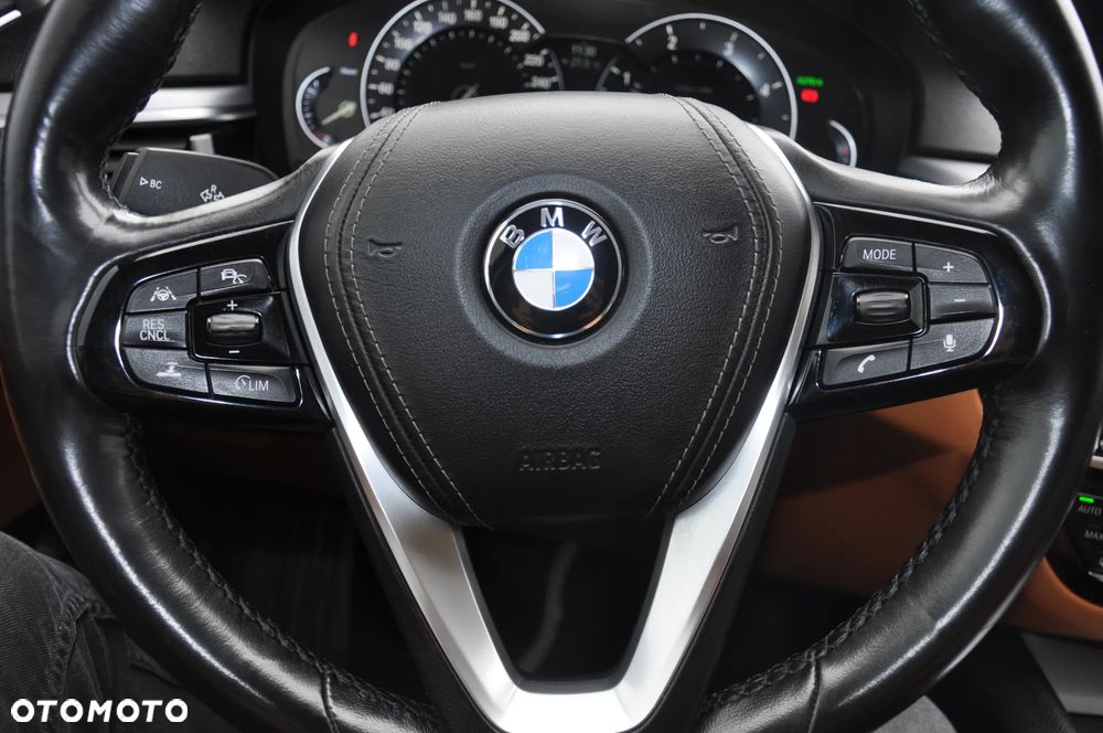 BMW Seria 5 520d xDrive - 16