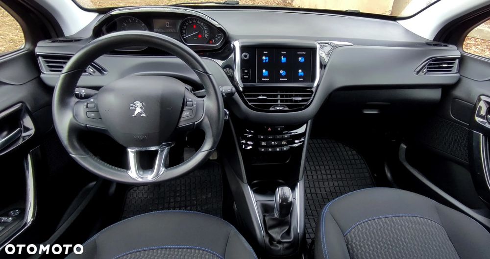 Peugeot 208 - 14