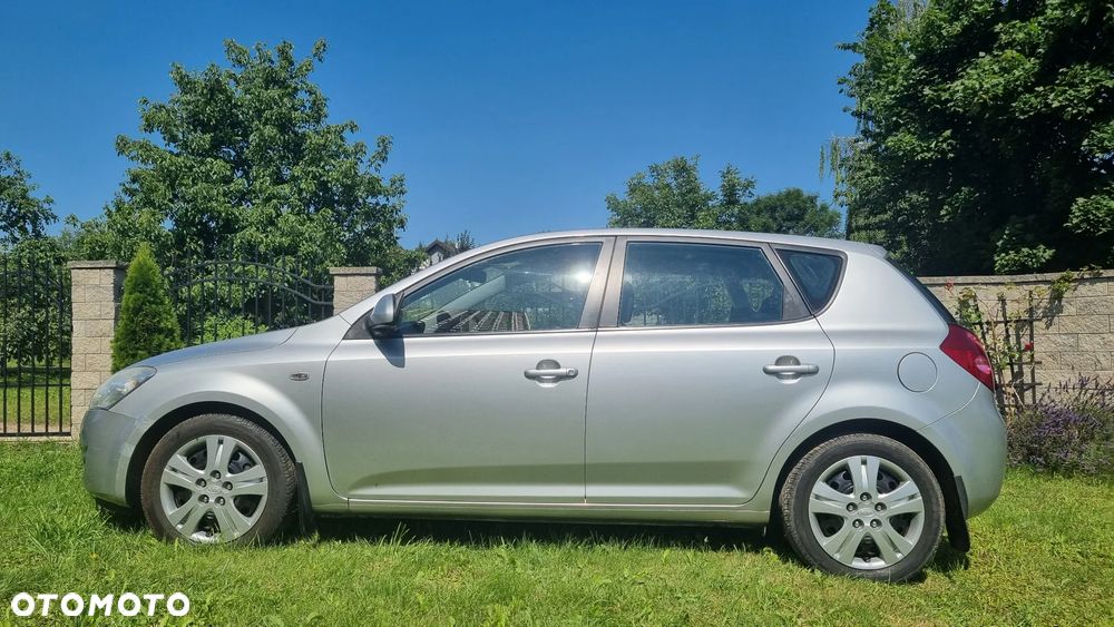Kia Ceed - 9