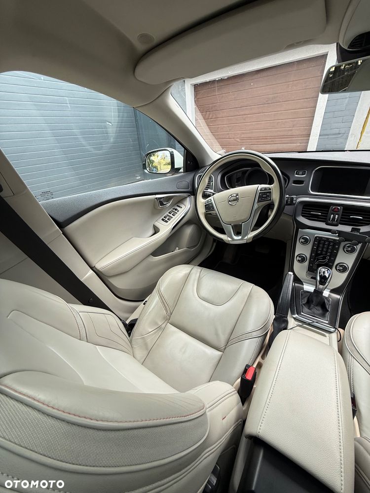 Volvo V40 Cross Country T4 Drive-E Ocean Race - 10