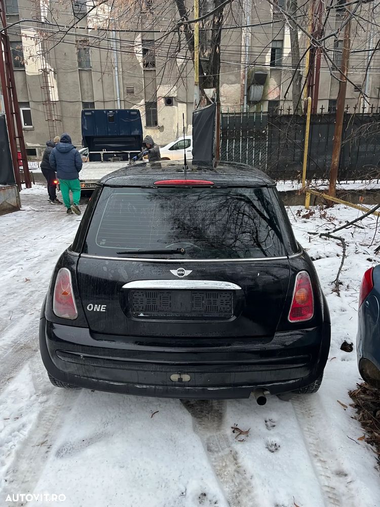 Dezmembrez Mini One negru 2003 benzina cutie automata - 6
